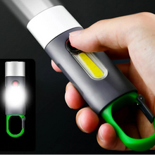 Carregar imagem no visualizador da galeria, Mini Lanterna Chaveiro Recarregável