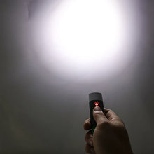 Carregar imagem no visualizador da galeria, Mini Lanterna Chaveiro Recarregável
