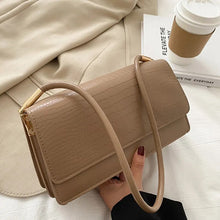 Carregar imagem no visualizador da galeria, Bolsa de Ombro Feminina de Couro Giordana
